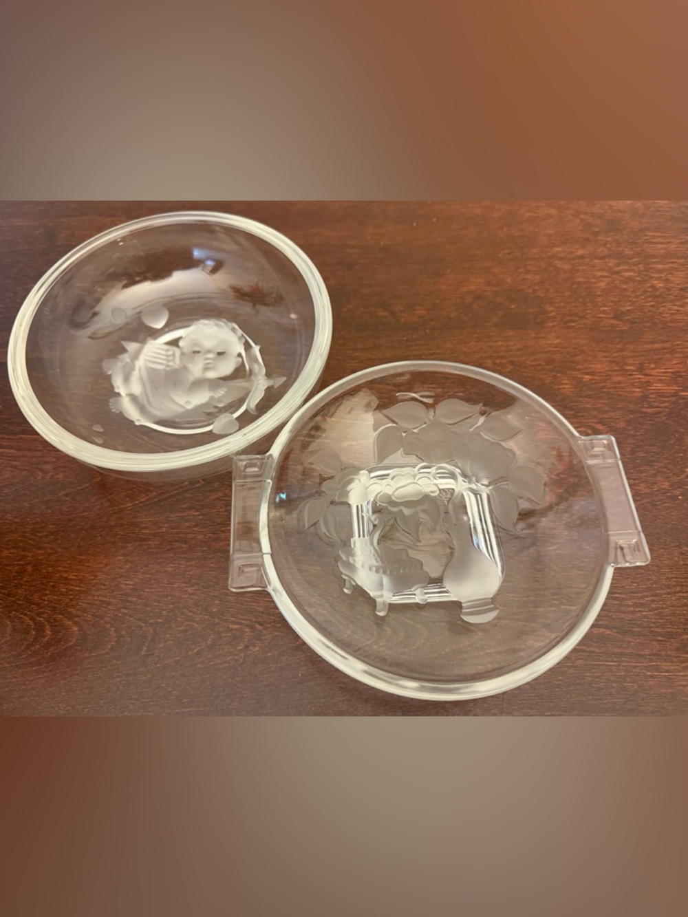 Vintage Verlys Glass Art Deco Set Of 2 Bowls Dish Chinois Cherub Pattern Signed